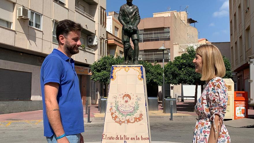 Recolocan la escultura de ‘El niño de la flor en la boca’ de la Placica Nueva