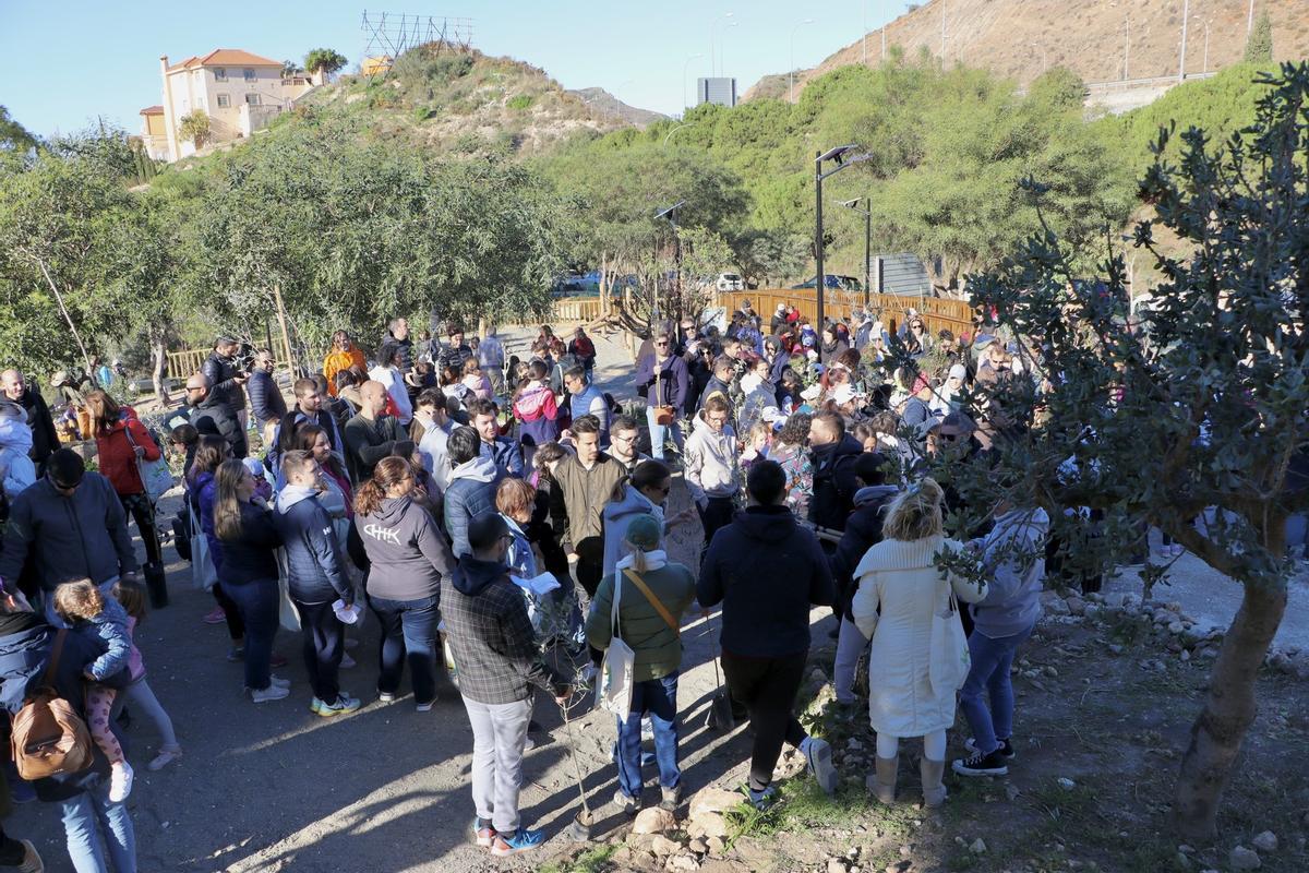 Ambiente festivo en la inauguración del parque forestal El Cantal, en Rincón de la Victoria.