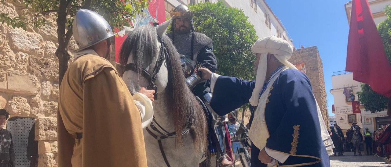 El alcaide musulmán de Marbella entrega las llaves de la ciudad al rey Fernando el Católico. | L.O.