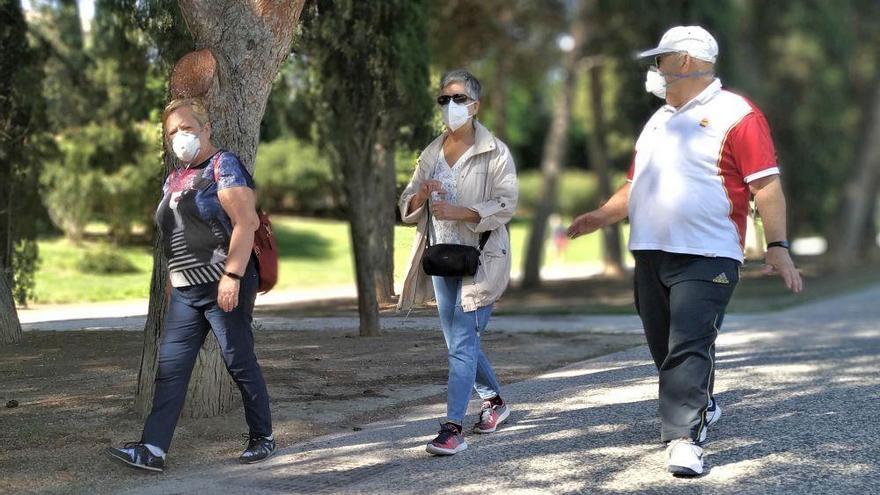 La obligación de llevar mascarillas en los espacios públicos entra en vigor este miércoles