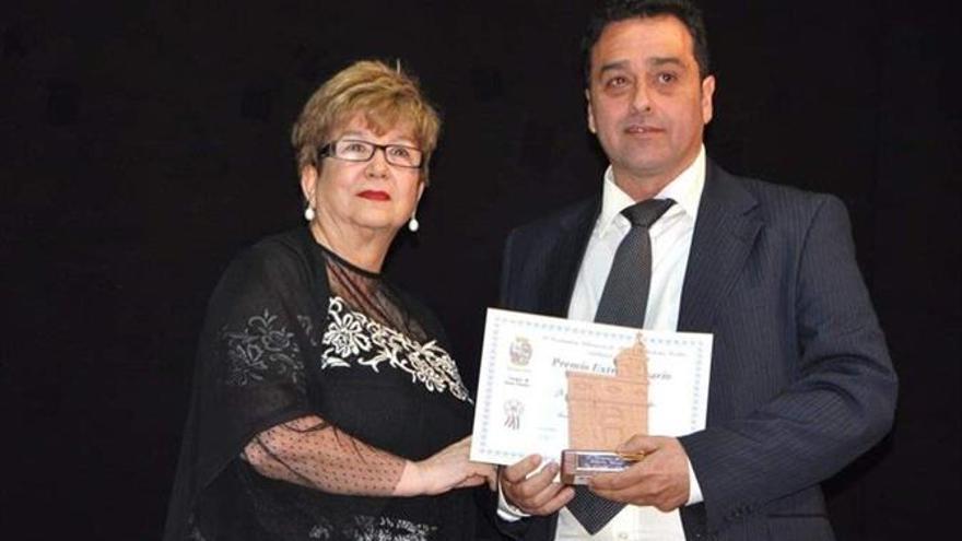 El antonia cerrato premia a corbacho burló