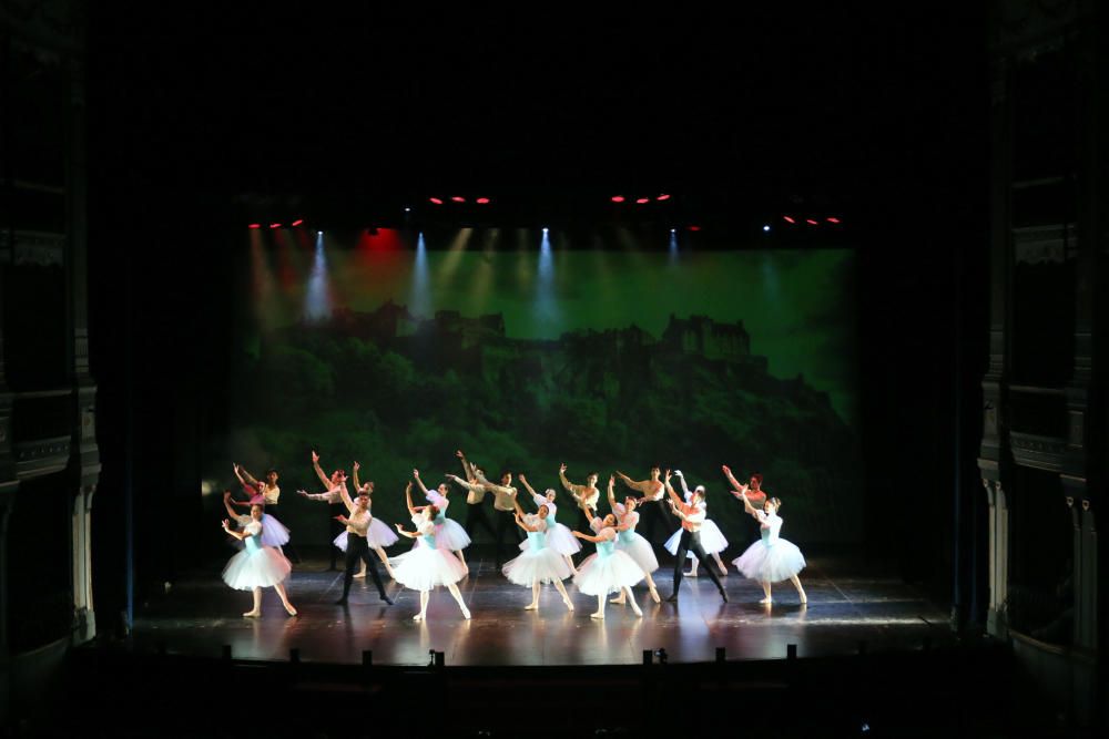 El Teatro Cervantes acoge la versión escénica de Alicia en el país de las maravillas y El lago de los cisnes, este último coreografiado por Valentina Letova