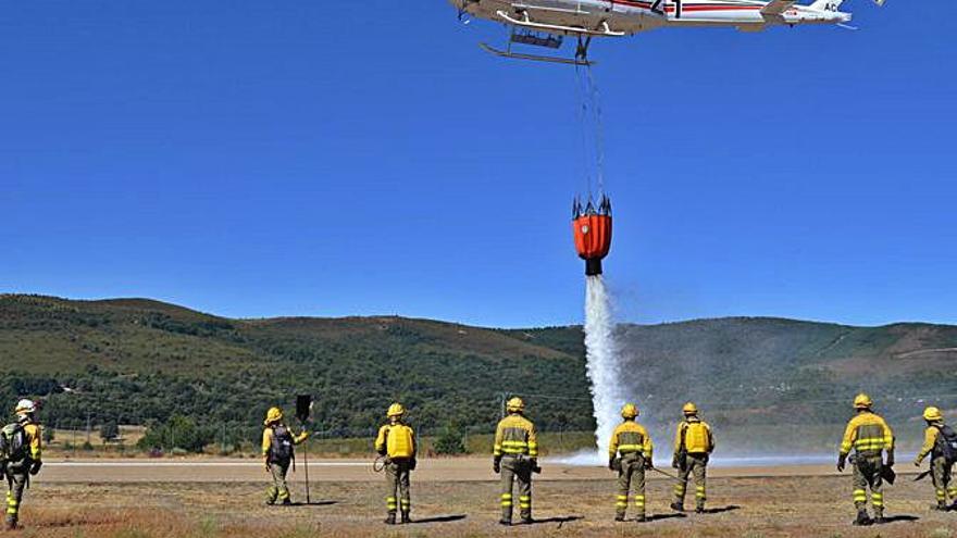 Demostraciones de extinción en la base de Rosinos. |