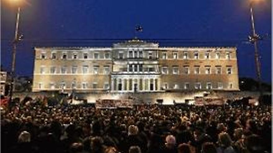Grècia surt al carrer en suport del Govern