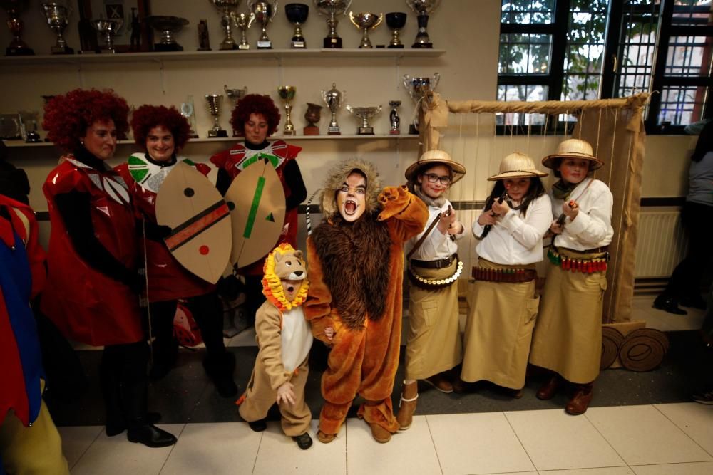 Concurso de carnaval en el Centro Social de La Corredoria