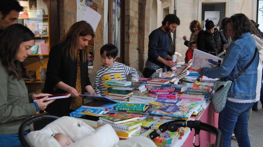 Parades de llibres i roses a Solsona