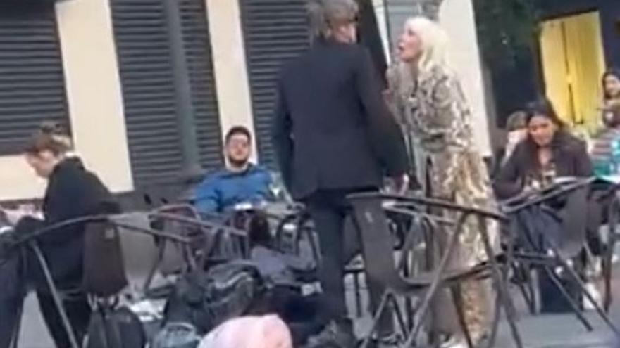 Pillan a Nebulossa discutiendo en plena calle