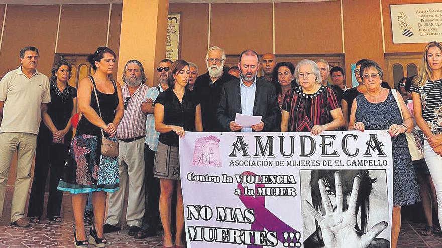 Acto contra la violencia de género a las puertas del Ayuntamiento de El Campello.