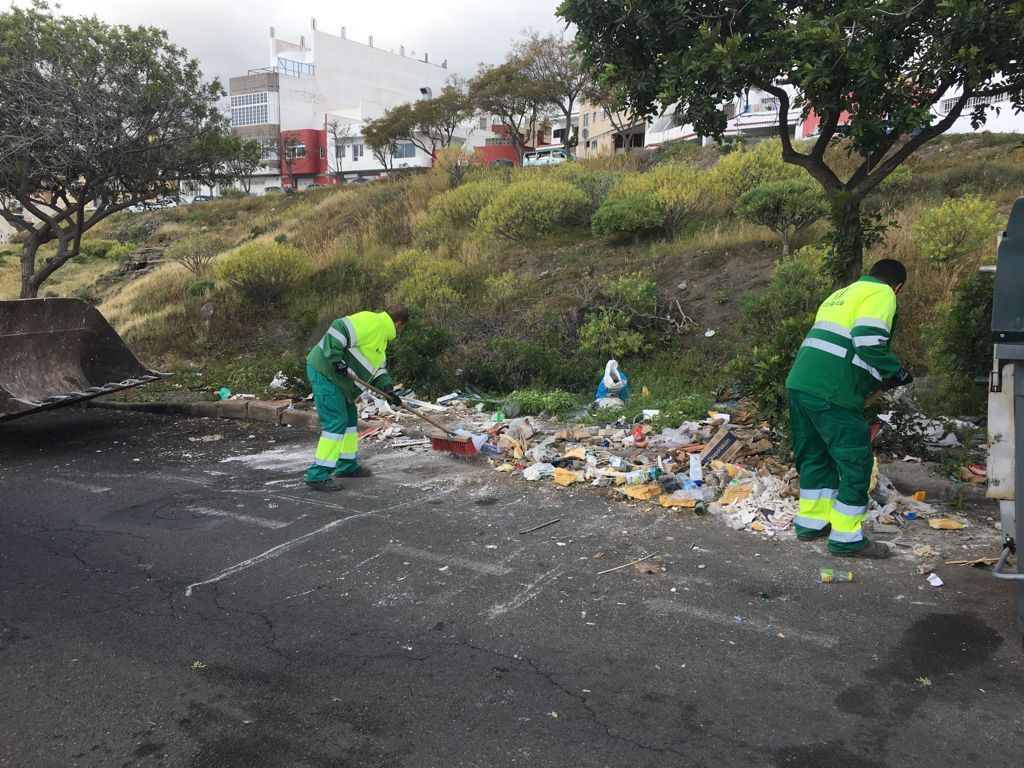 Limpieza recoge 21.000 kilos de escombros vertidos ilegalmente en La Herradura