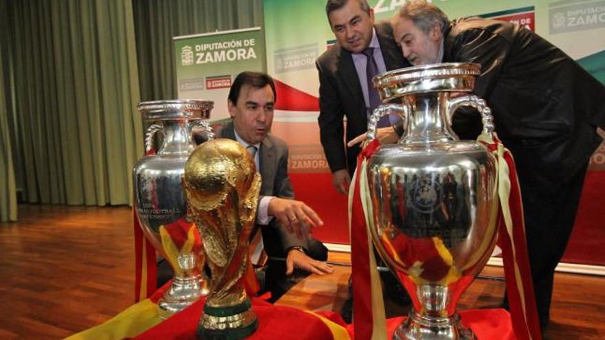 Las copas de La Roja, en el Colegio Universitario