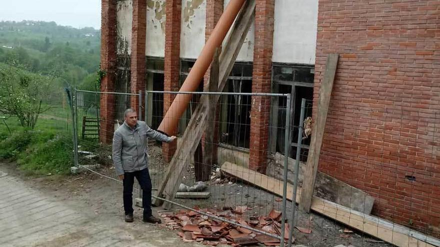 Comienza la obra para rehabilitar la antigua escuela de La Roza Parres