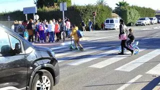 El Ayuntamiento de Elche lamenta las "negativas y silencios" de la Diputación para poner un semáforo frente al colegio Garrofers