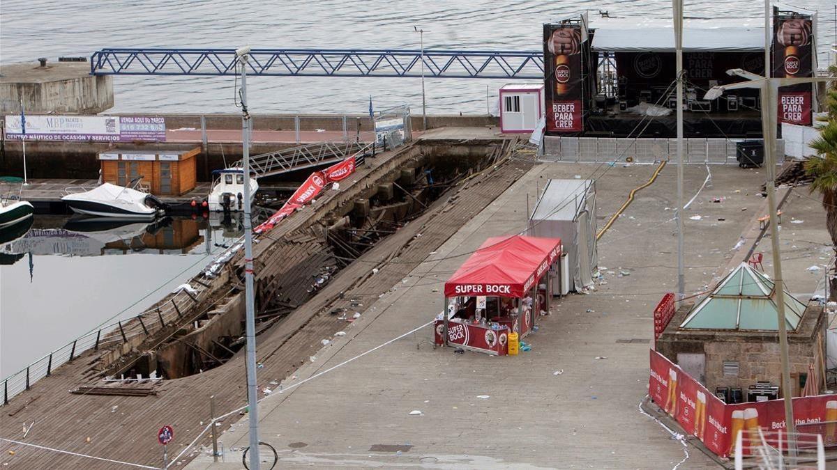 El lugar del puerto de Vigo donde se desplomó la pasarela de madera