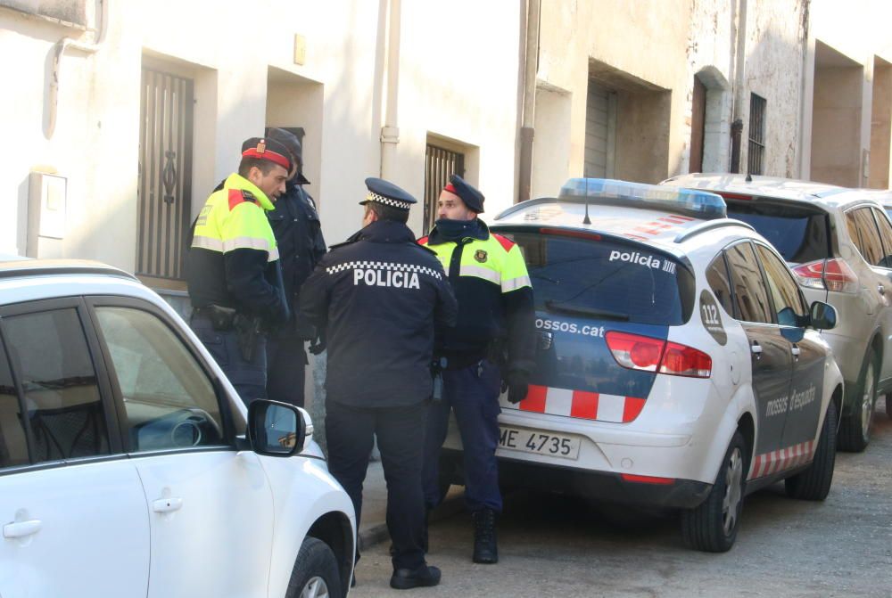 Imatges dels escorcolls que es van realitzar el dimarts 27 de febrer als habitatges familiars d''Anglès de Jordi Magentí