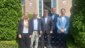 El líder de Junts en el Ayuntamiento, Xavier Trias, con los concejales Jordi Martí, Neus Munté y Joan Rodríguez, junto al expresidente de la Generalitat Carles Puigdemont.