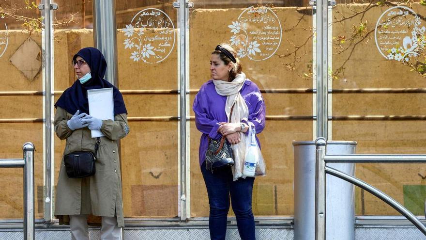 La revolución silenciosa de las iraníes contra el velo 4 años después de la muerte de Mahsa Amini: "Son tantas que las autoridades han perdido el control"