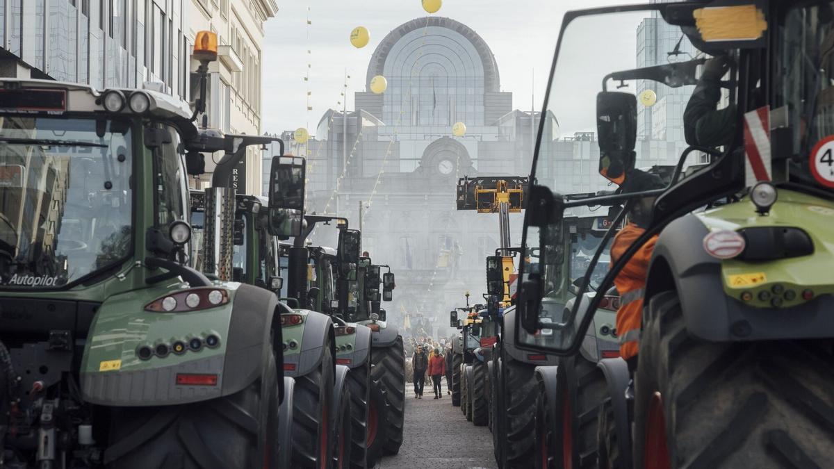 Los tractores han tomado el centro de Bruselas este jueves.