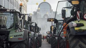 Los tractores han tomado el centro de Bruselas este jueves.