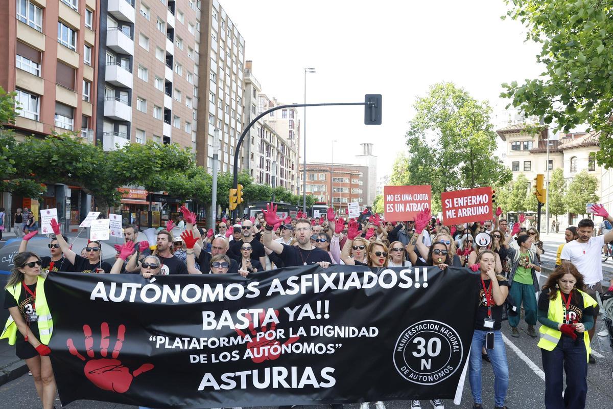 La protesta de los autónomos en Gijón, en imágenes La protesta de los autónomos en Gijón, en imágenes