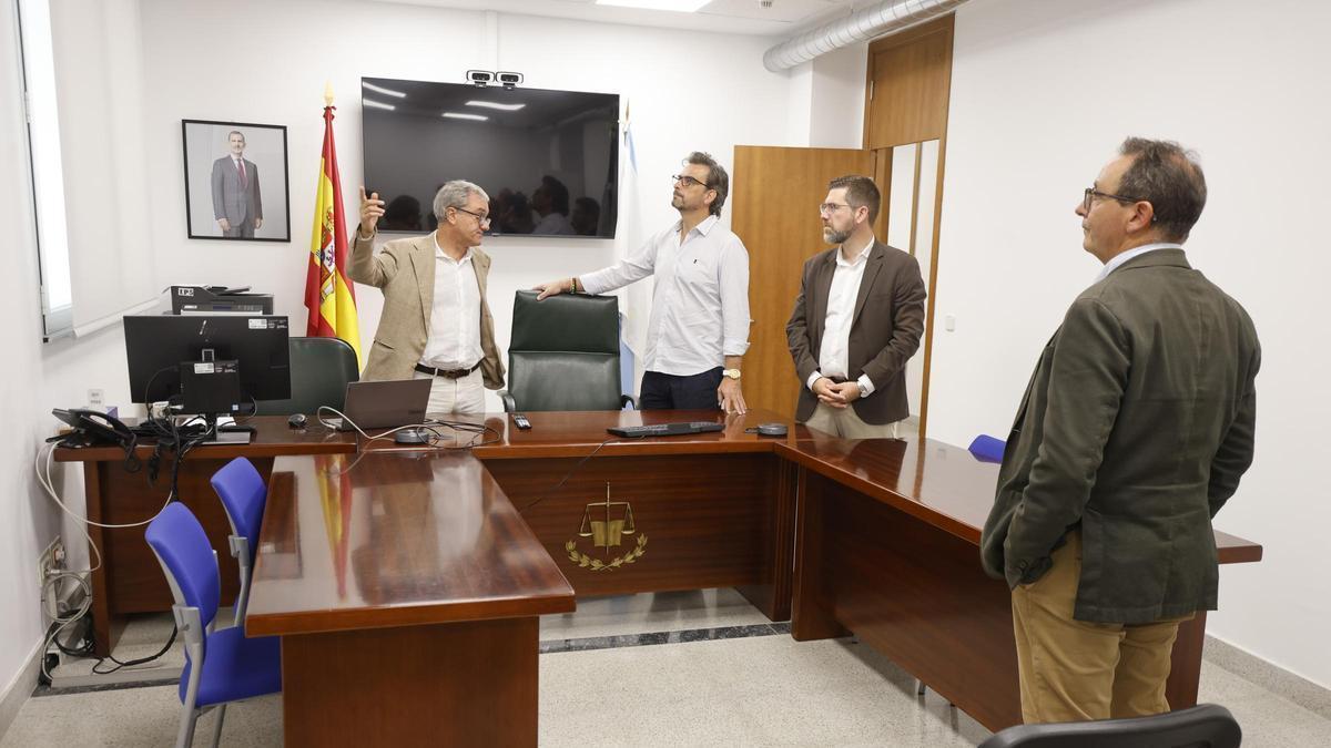 Visita del conselleiro al juzgado de A Parda tras las últimas reformas.