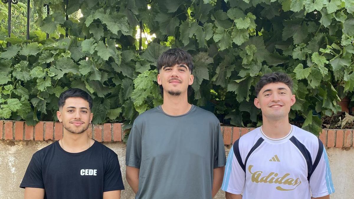 César Jiménez, Hugo Calvo y Adrián Prieto, miembros de la comisión de fiestas de Cunquilla de Vidriales