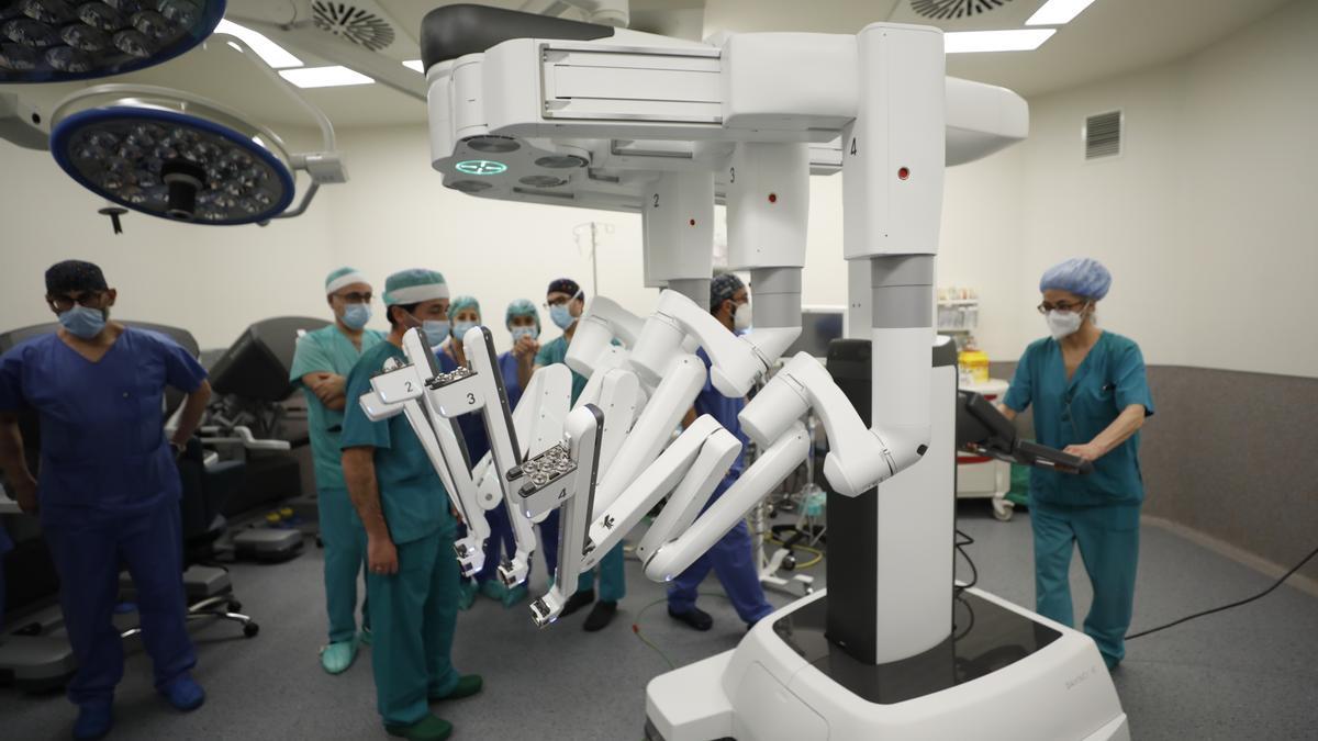 Da Vinci: así es el robot cirujano que llega al quirófano en Asturias - La  Nueva España