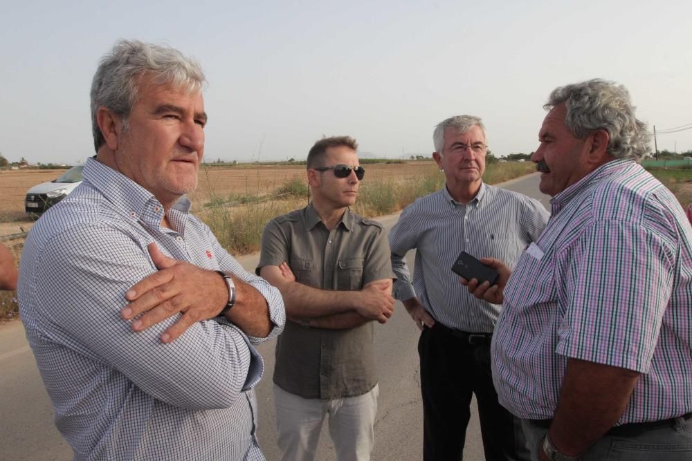 Protesta agricultores por el sellado del desagüe