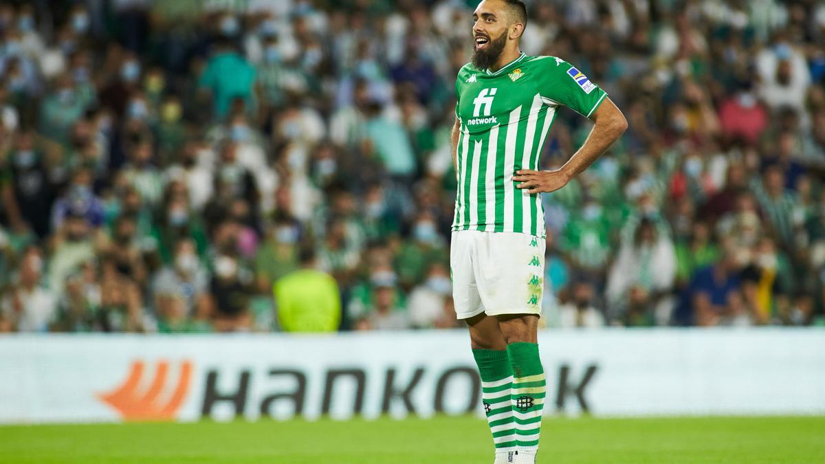 Archivo - Borja Iglesias of Real Betis laments during the UEFA Europa League, Group G, football match played between Real Betis and Bayer 04 Leverkusen at Benito Villamarin stadium on October 21, 2021, in Sevilla, Spain.