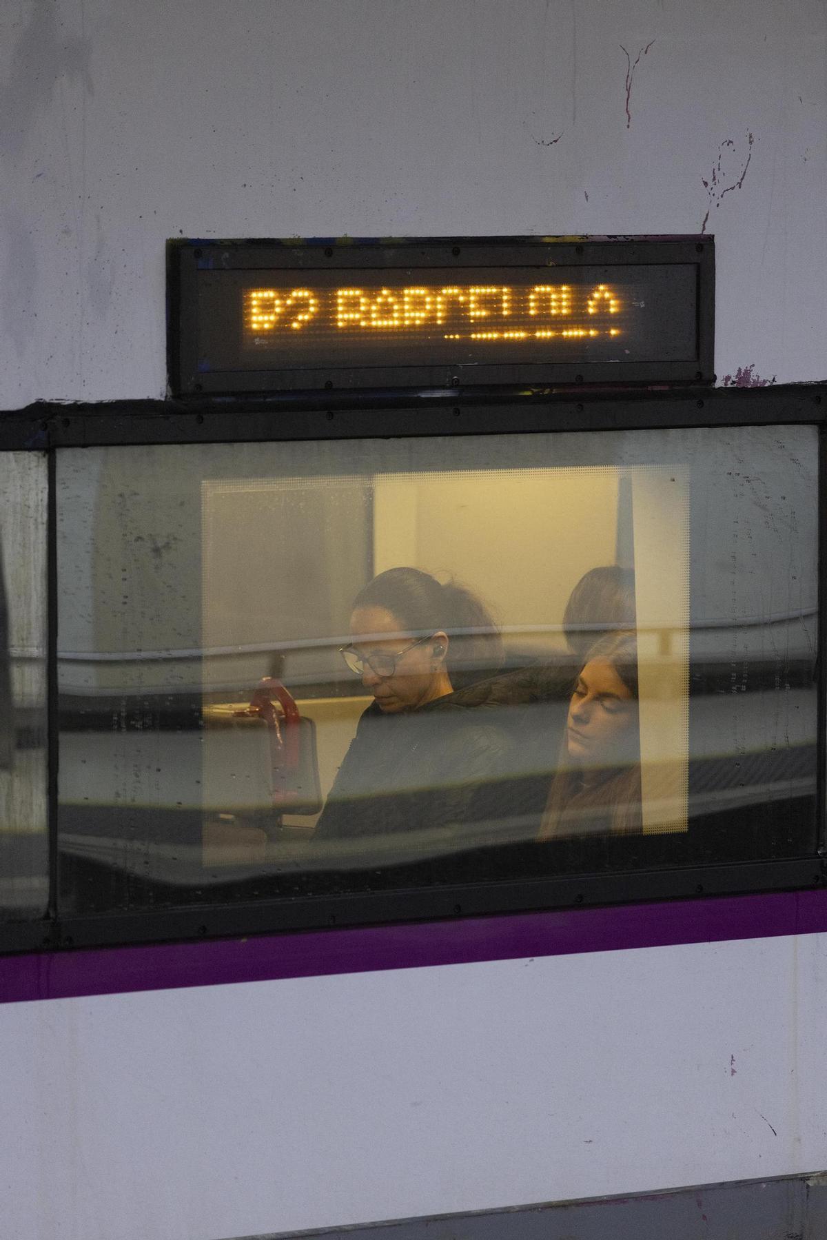 Así se ha vivido la huelga de Renfe en la estación de Sants de Barcelona