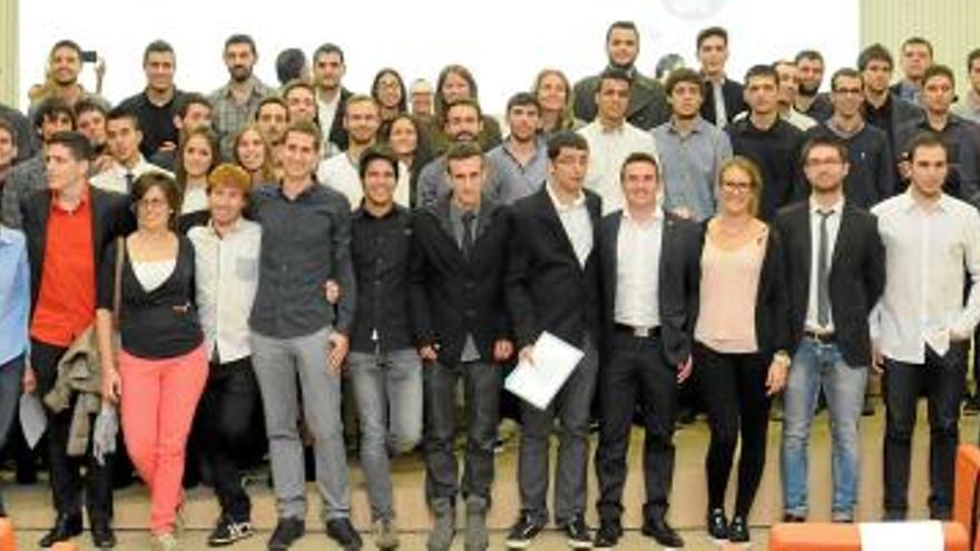 Els graduats de la promoció 2014-2015 de l&#039;Escola Politècnica Superior d&#039;Enginyeria Minera de Manresa ahir, un cop van haver recollit els seus diplomes i insígnies