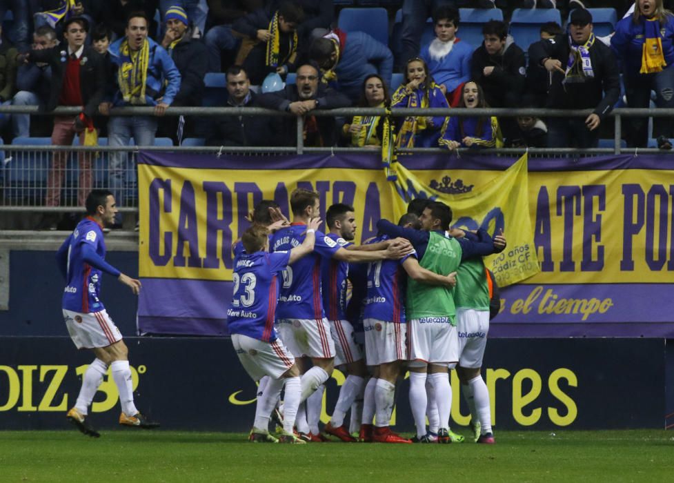 El partido entre el Cádiz y el Real Oviedo, en imágenes