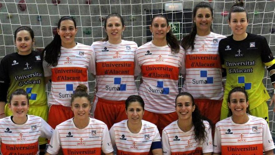 Integrantes del equipo de futsal de la Universidad de Alicante en un partido reciente