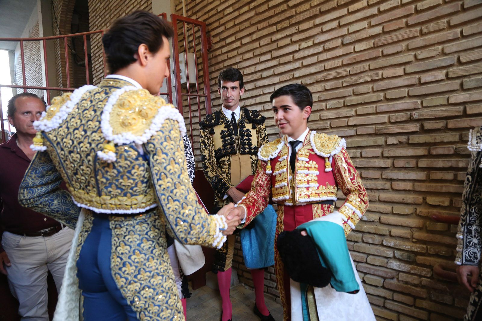Román toma la alternativa y la puerta grande se abre para Roca Rey y Ortega
