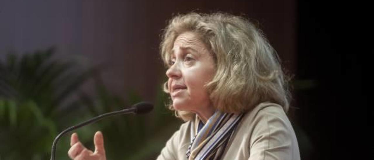 Consuelo Madrigal, anoche durante su conferencia en la Universidad de Alicante.