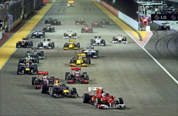 Alonso vence en Singapur