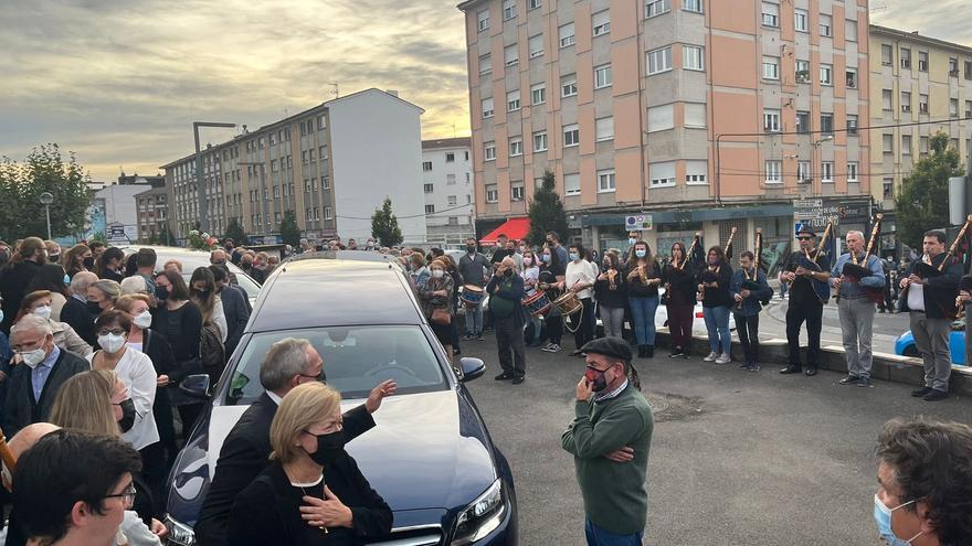 Emotivo adiós en Lugones al conocido tamborilero Javi Castro