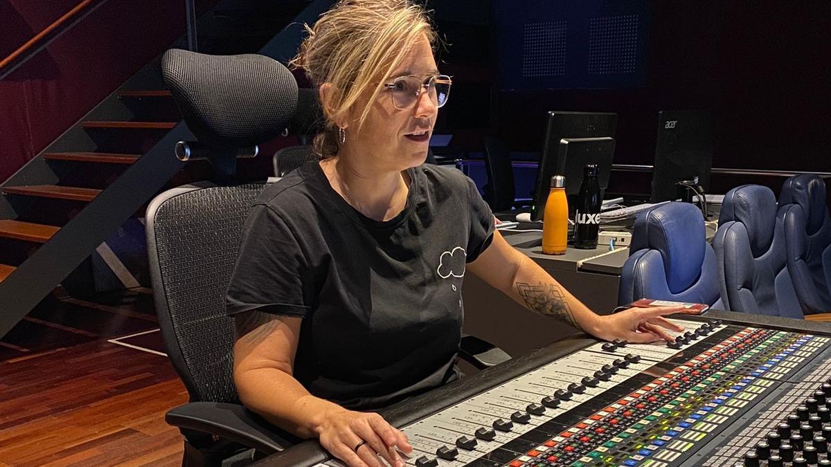 La mezcladora de sonido oscense Yasmina Praderas.