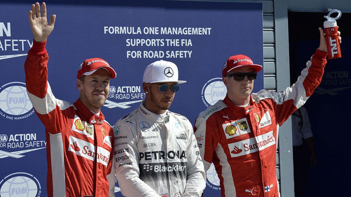 Lewis Hamilton, el más rápido en la calificación, entre Sebastian Vettel y Kimi Raikkonen, en el circuito de Monza.