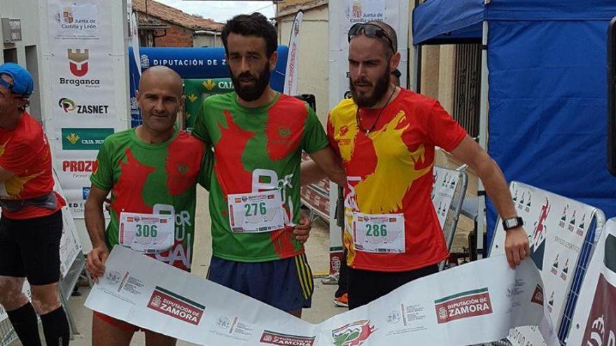 Los tres primeros clasificados en la distancia corta (11 kilómetros) en la que se impuso Rui Muga, campeón de Portugal.