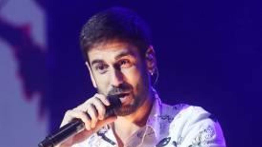 Un intens Melendi sedueix el públic de Cap Roig