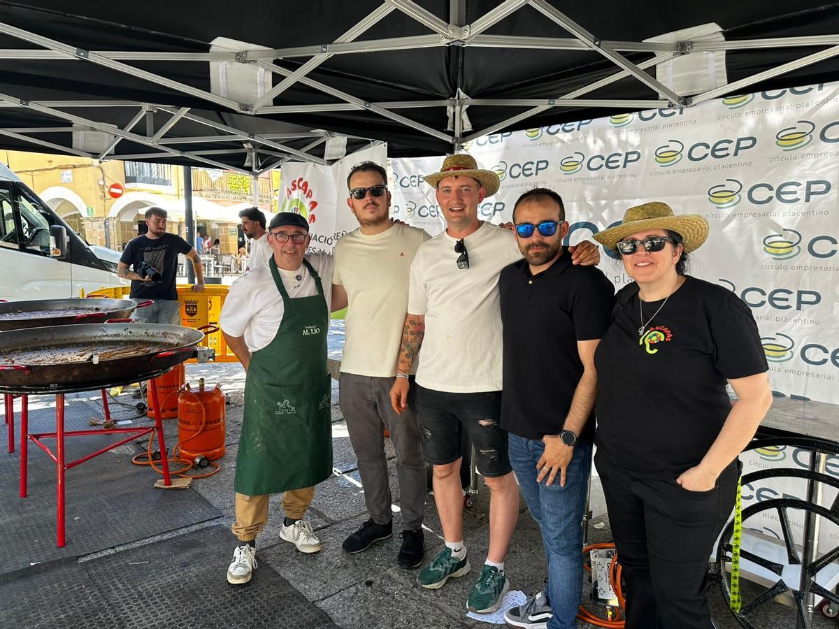 Los cocineros, con el presidente del Círculo Empresarial y Ascapas.