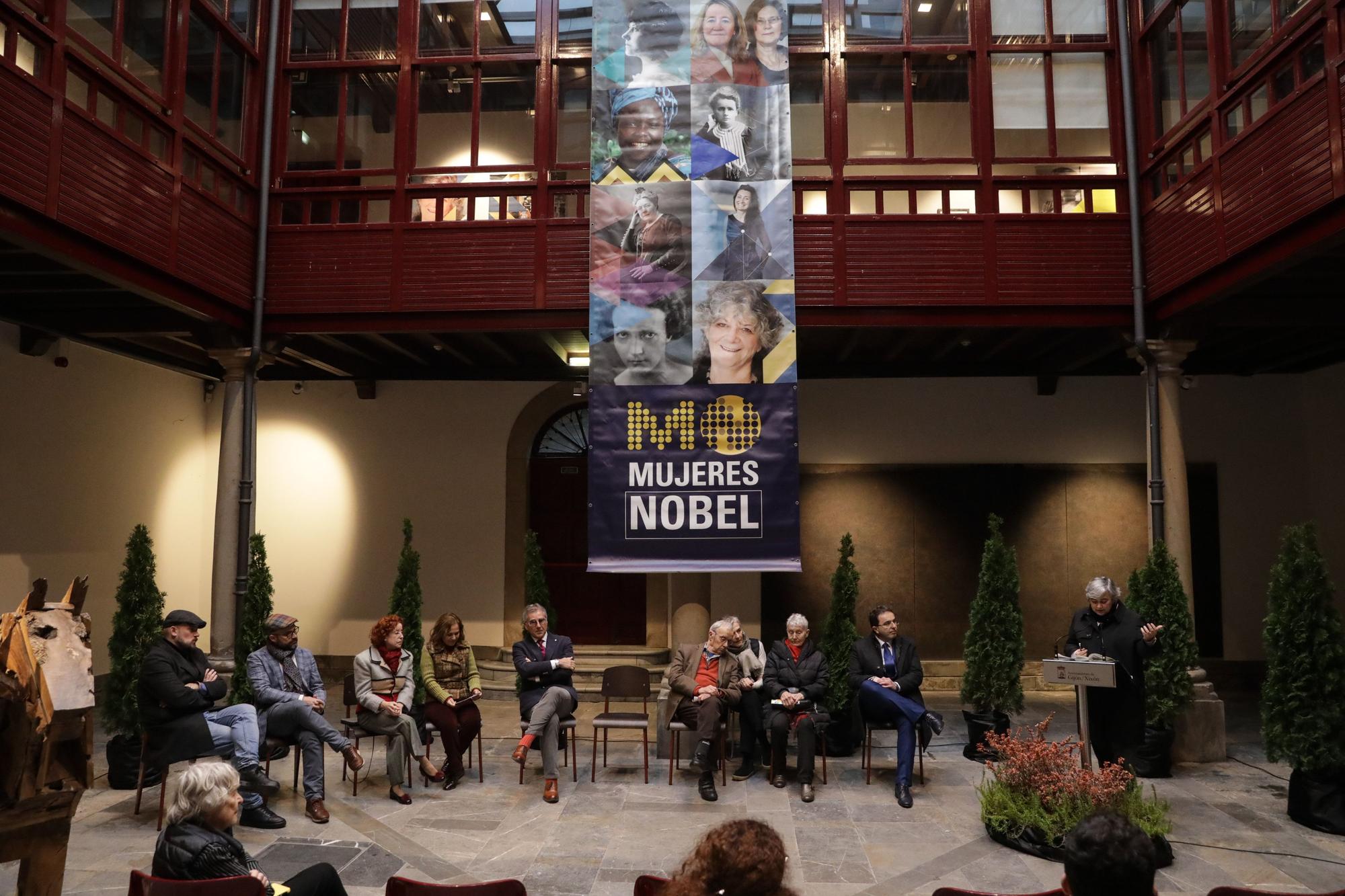 En imágenes: Los nietos de Marie Curie, en Gijón en la inauguración de la muestra Mujeres Nobel