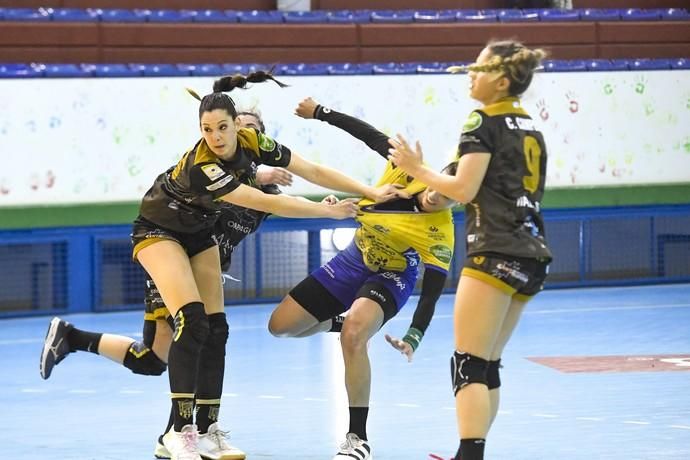 26-02-20 DEPORTES. PABELLON DE LAS REMUDAS. BARRIO DE LAS REMUDAS. TELDE. Partido de balonmano femenino entre el Remudas Rocasa y el Guardés disputado en Pabelloon Antonio Moreno del barrio teldense de Las Remudas.    Fotos: Juan Castro.  | 26/02/2020 | Fotógrafo: Juan Carlos Castro