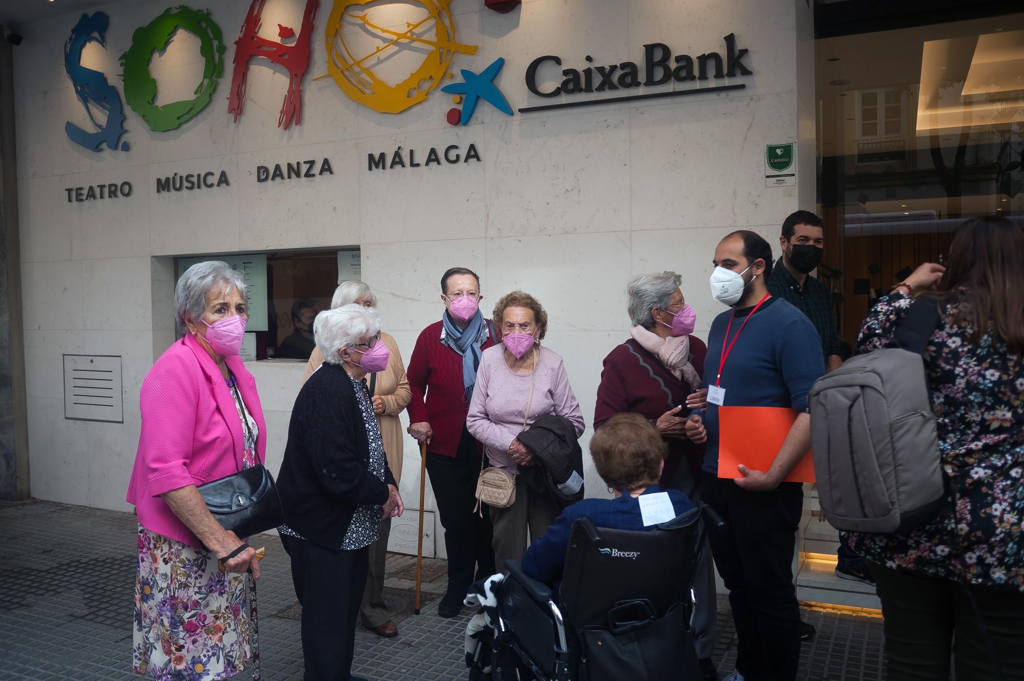 Aplauso de Antonio Banderas a los mayores de Málaga