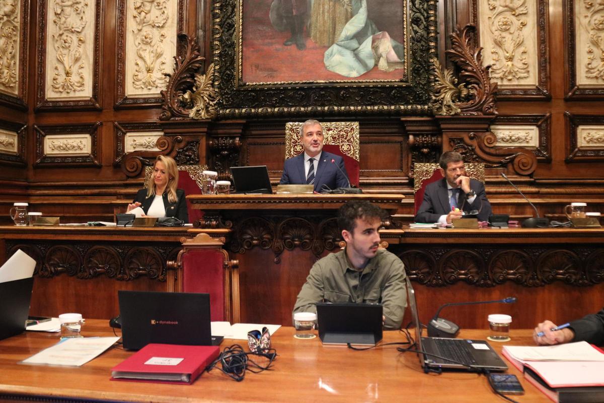 Collboni, durante el pleno de septiembre del Ayuntamiento de Barcelona.