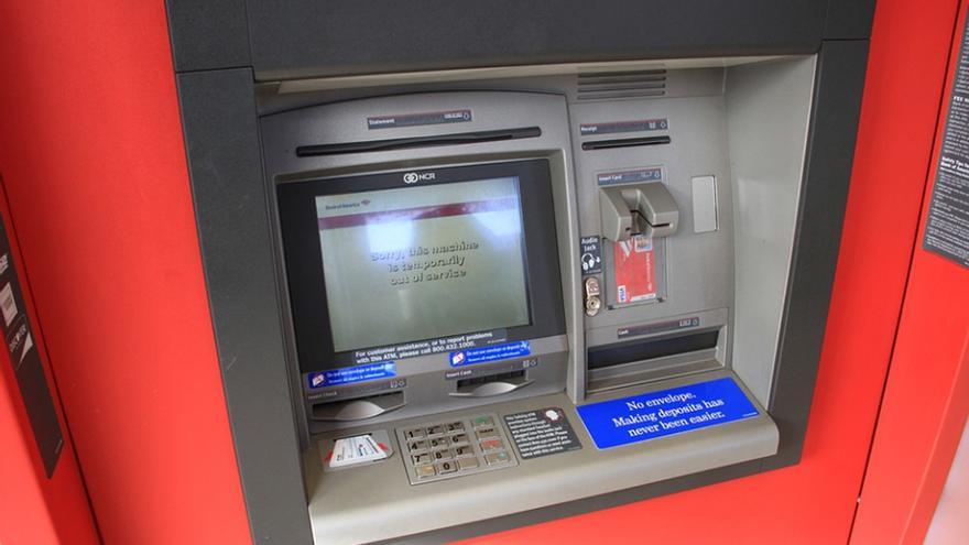 El Banco de España avisa sobre los cajeros automáticos para sacar dinero