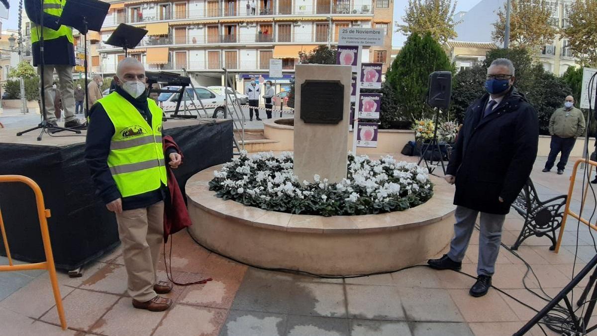 Inaugurado en Puente Genil un monumento en memoria de los vecinos fallecidos por el covid