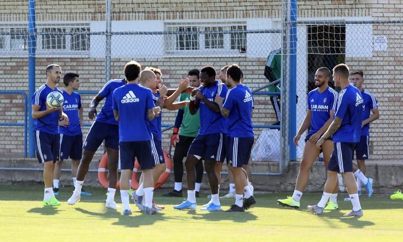 Entrenamiento del Real Zaragoza previo al partido de mañana