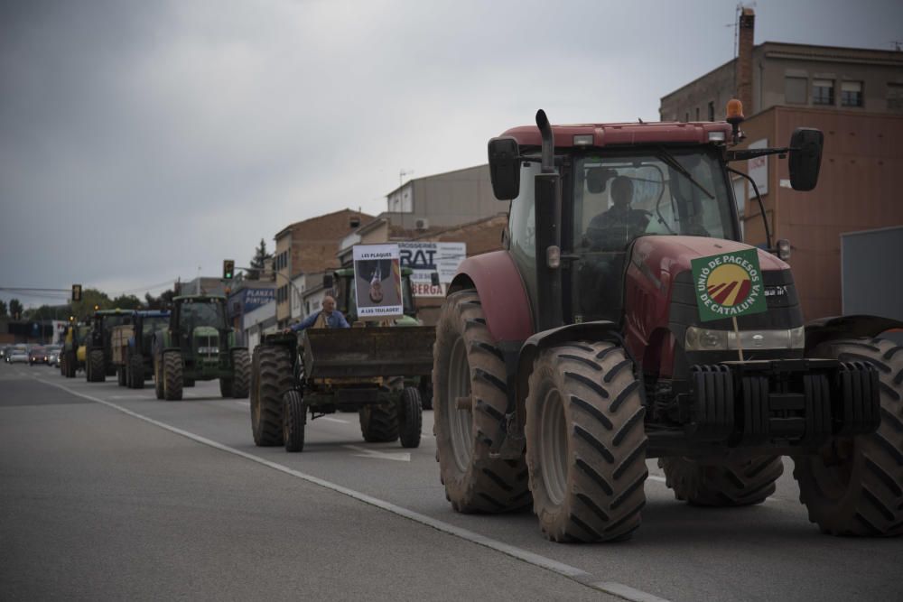 Una vintena de tractors encapçala la marxa lenta contra els macroprojectes de renovables