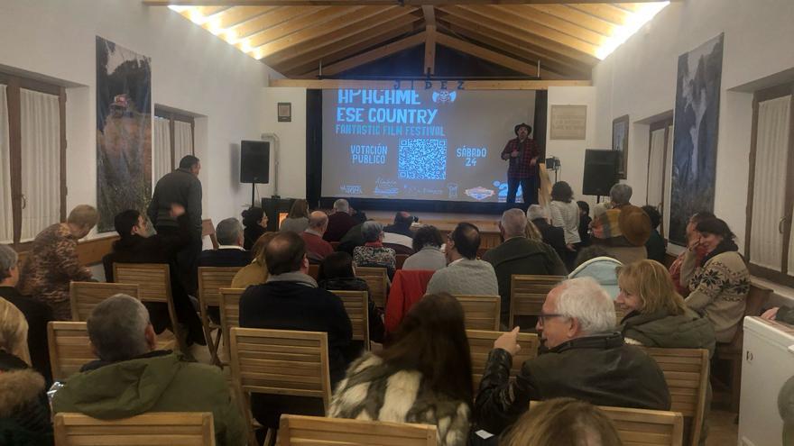 El estreno del Festival de Cine &quot;Apágame ese country&quot; de Pimiango (Ribadedeva), un éxito